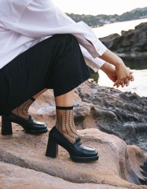 CRESCENT  Black