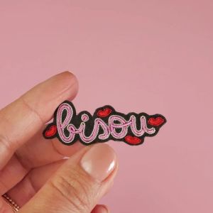 BROCHE  Bisous