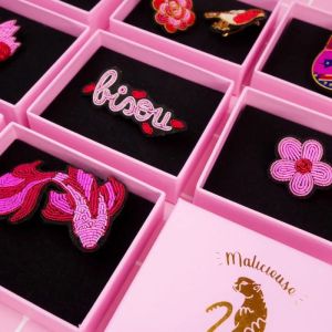 BROCHE  Bisous