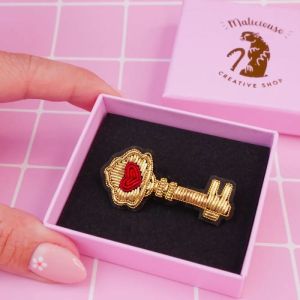 BROCHE  Clé du coeur